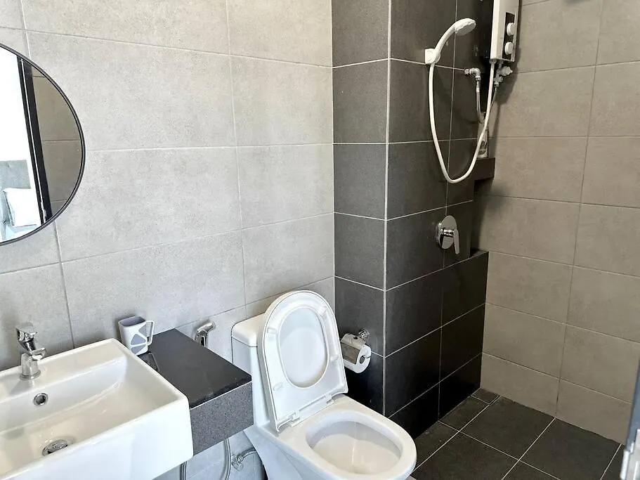 Apartment Georgetown Modern Stylish Urban 3Br, Infinitypool With Seaview, 3 Queen Bed Jelutong