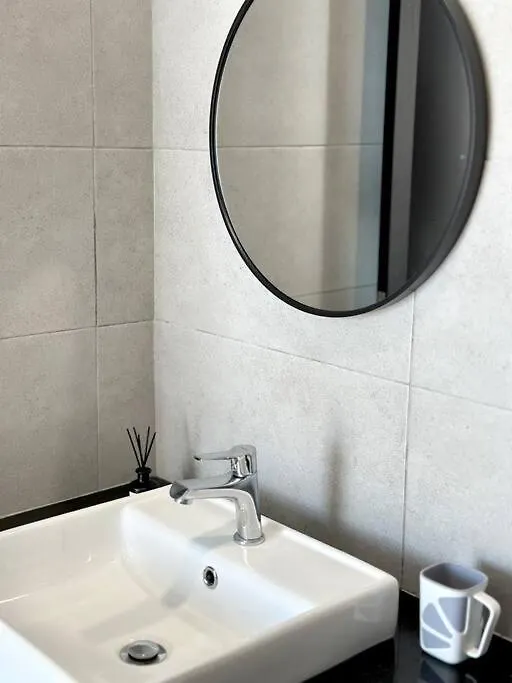 Georgetown Modern Stylish Urban 3Br, Infinitypool With Seaview, 3 Queen Bed Jelutong Apartment