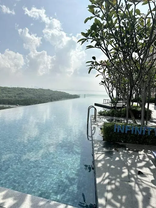 Georgetown Modern Stylish Urban 3Br, Infinitypool With Seaview, 3 Queen Bed Jelutong 0*,